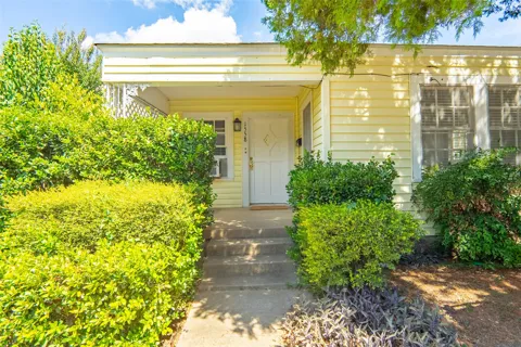 1558 W Shaw