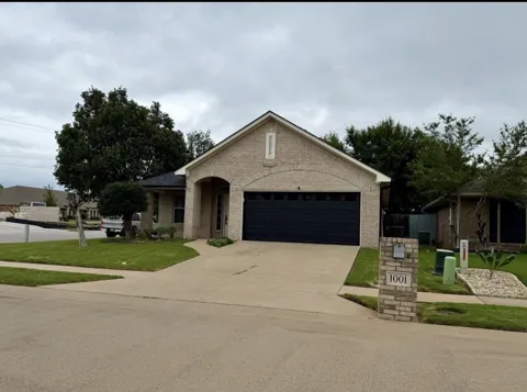 1001 Roberts Bend