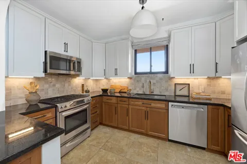 828 Hudson Avenue #214