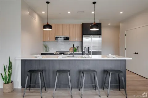 2049 S Columbine #302