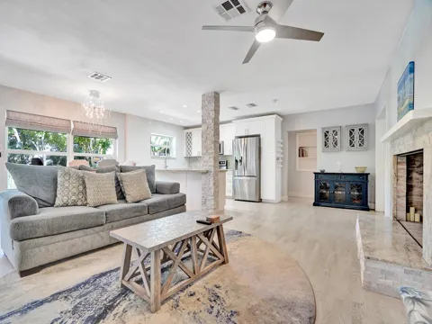 720 SW 11th Court