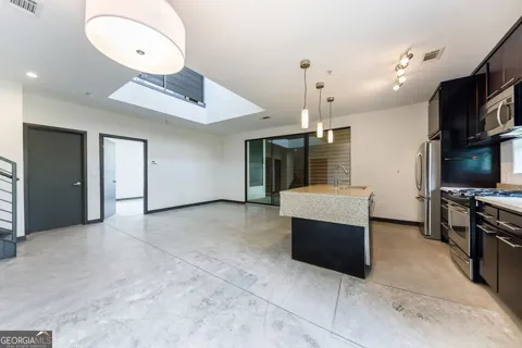 972 Dekalb AVE NE
