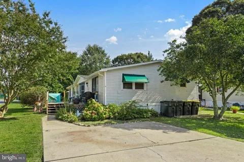 23297 ARUNDEL COURT