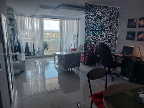 3 Avenida Laguna #4 F