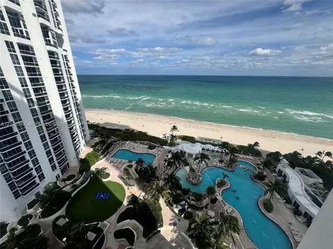 18001 Collins Ave #808