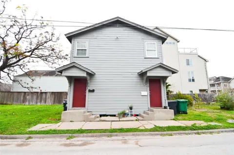 1207 Cushing Street #2
