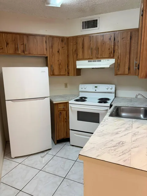 216 LAKE POINTE DRIVE #222