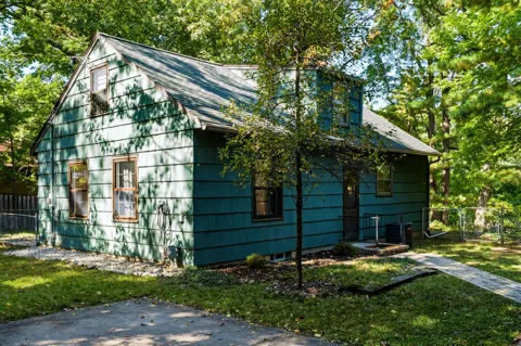 2400 Crest Drive