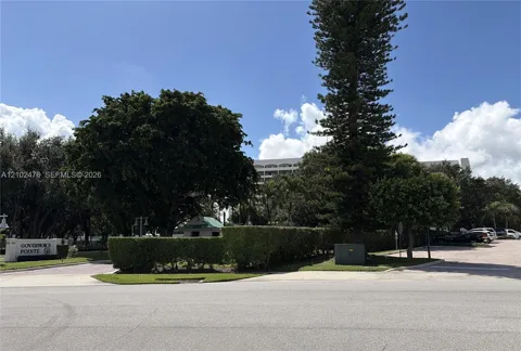 356 Golfview Rd #305