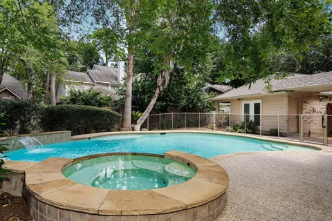 27 Bluff Creek Place