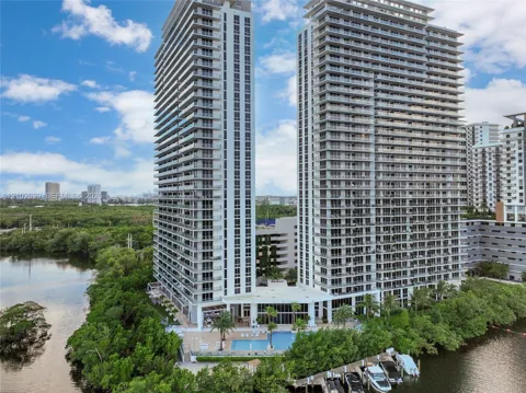 16385 Biscayne Blvd #407