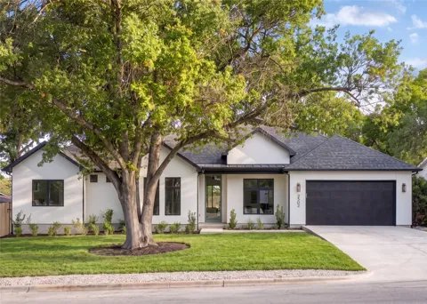 2502 Greenlawn Parkway