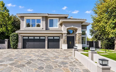 3935 Rock Hampton