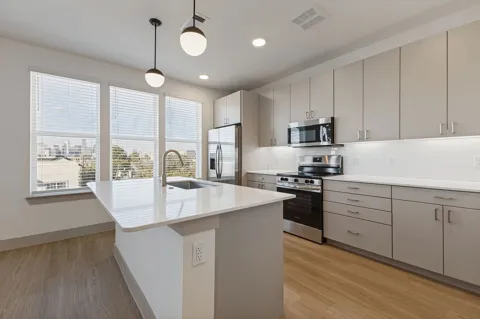 1506 Prairie Avenue #222
