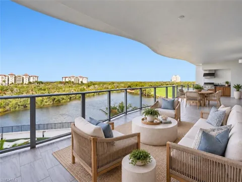 4810 Pelican Colony #404