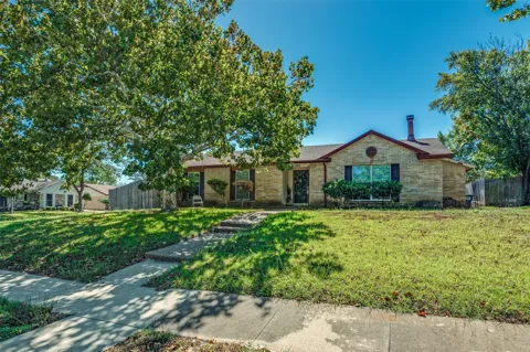 1202 Canyon Oaks Drive