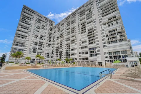 4280 GALT OCEAN DRIVE #8L