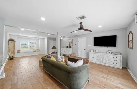 3037 Longwood Lane