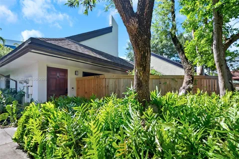 7707 SW 100th St #-