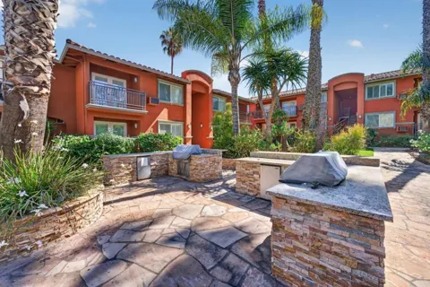 1845 Palm View Place #211