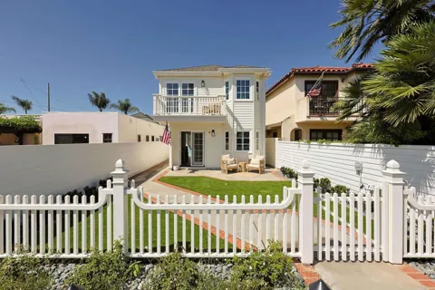 868 A AVENUE
