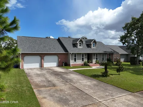 2818 Woodmere Drive