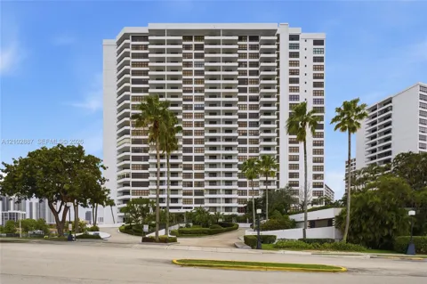 2500 Parkview Dr #415