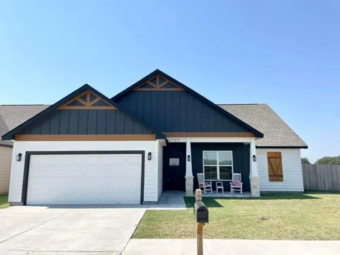 1702 Lantana Lane