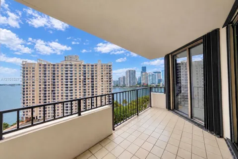 520 Brickell Key Dr #A1811