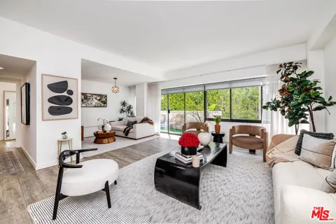 7135 Hollywood Boulevard #305