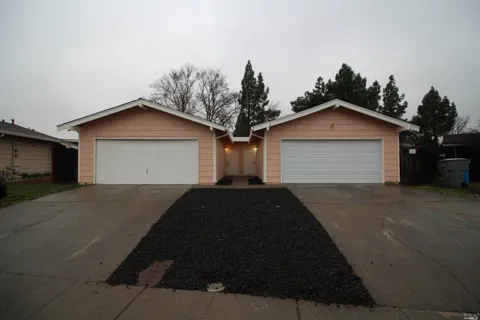 194 Woodbury Circle