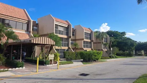 240 Lakeview Dr #106