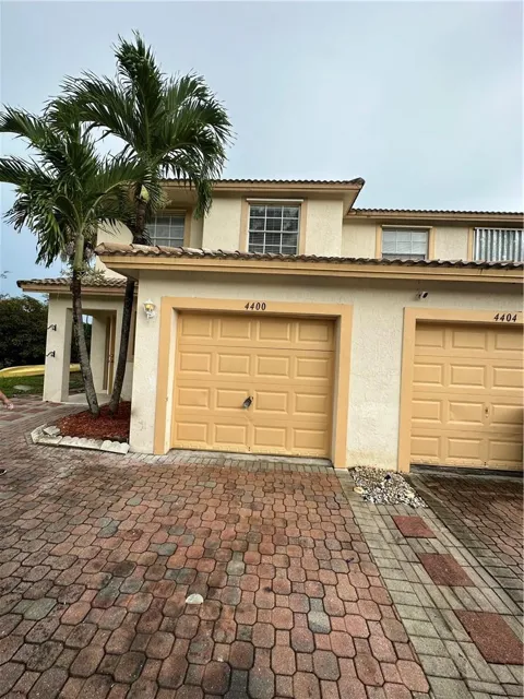 4400 CRYSTAL LAKE DRIVE