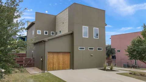 5421 Agatha Circle