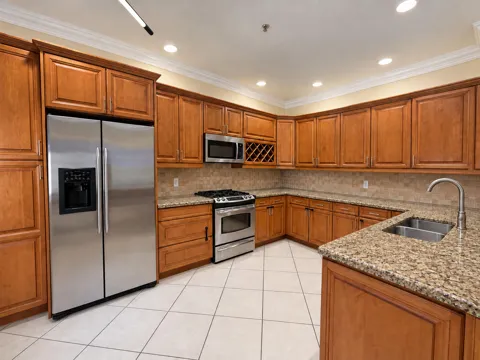 2900 NW 125TH AVENUE #3-305