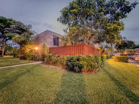 2552 SW 15th Street
