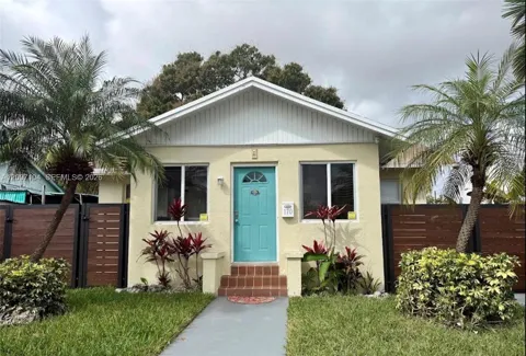 170 NW 18th Ct