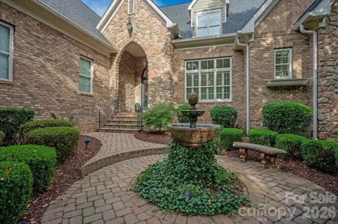 1617 Lookout Circle