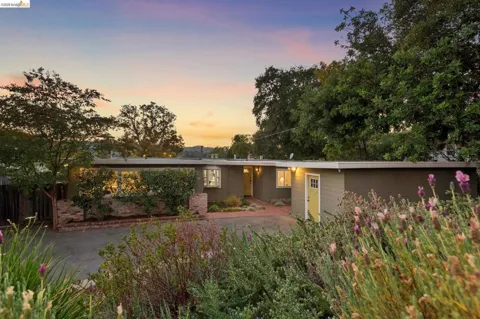 1321 Sunset Loop