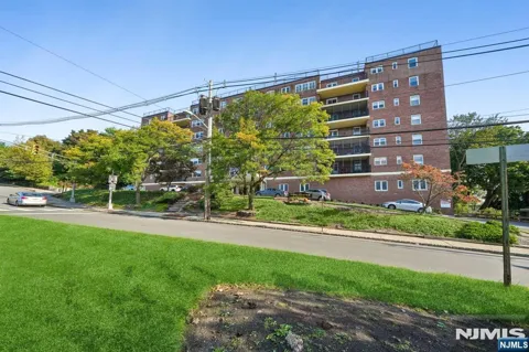 415 Claremont Avenue 1G