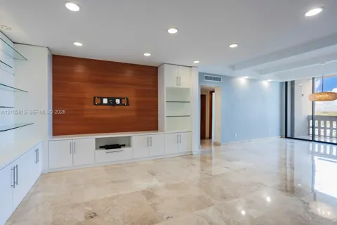 90 Edgewater Dr #PH15
