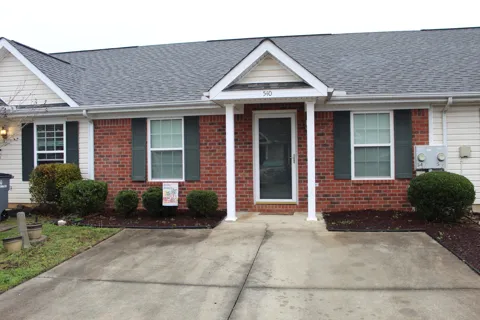540 Edgecliff Lane