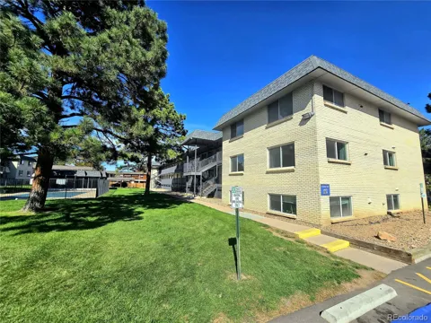 1723 Robb Street #33