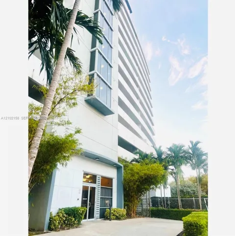 36 NW 6th Ave #806