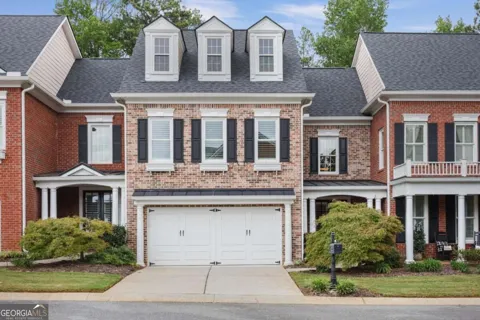 3004 Village Green CIR