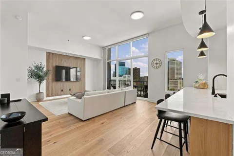 950 W Peachtree ST NW