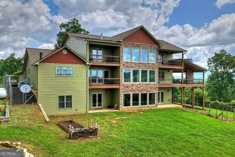 384 Dean RD