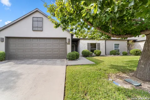 1012 EDINBURGH DR #1012
