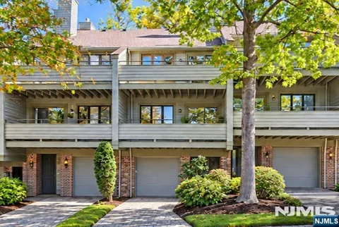 92 Meadowview Court