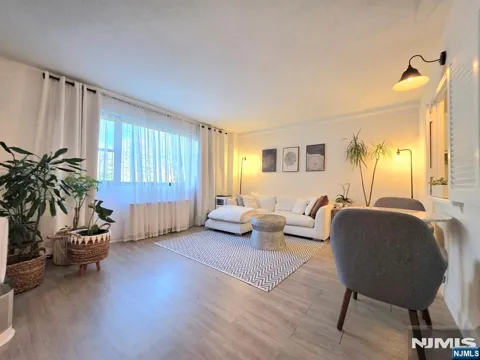 25 Grand Avenue 1C
